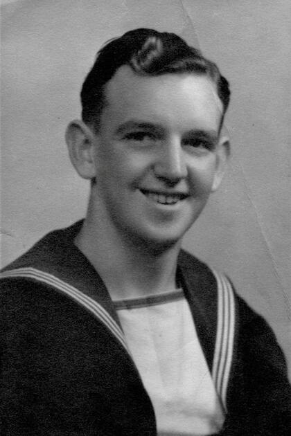 Bill Caldwell cuando revistaba en la Marina Real Británica