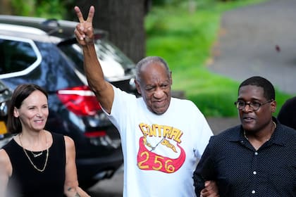 Bill Cosby cuando celebró en 2021 la anulación de su condena por otro abuso sexual
