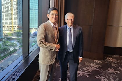 Bill Gates junto a Jay Y. Lee, de Samsung