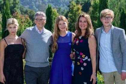 Bill Gates junto a su ex esposa Melinda y sus tres hijos, Rory, Jennifer y Phoebe; a los que no dejará su inmensa fortuna sino que la destinará a causas benéficas