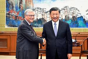 La inusual reunión de Bill Gates con Xi Jinping: qué busca en China uno de los mayores multimillonarios de EE.UU.