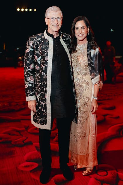 Bill Gates y su pareja, Paula Hurd, posan en las fiestas del segundo día de la pre-boda, el sábado 2.