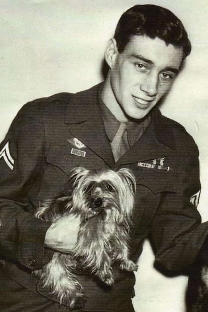 Bill Wynne compró a Smoky en marzo de 1944 y junto a ella realizó 12 misiones aéreas y soportó unos 150 ataques aéreos y un tifón