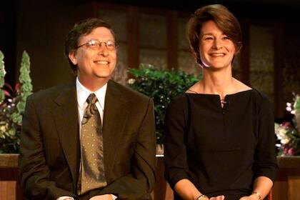 Bill y Melinda Gates en 2000, al anunciar un fondo para becas de estudio universitario para minorías