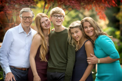 Bill y Melinda Gates junto a sus hijos Phoebe, Rory y Jennifer