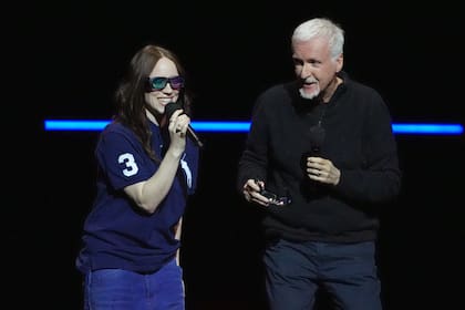 Billie Eilish y James Cameron durante la presentación de Paramount Pictures en CinemaCon, el 16 de abril pasado en el Caesars Palace de Las Vegas