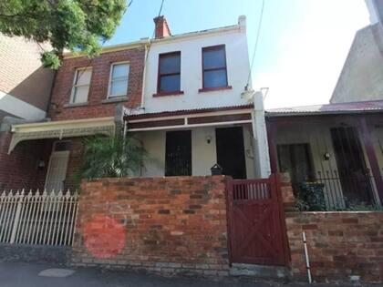 Billy había accedido a la terraza a través de la ventana del piso superior.