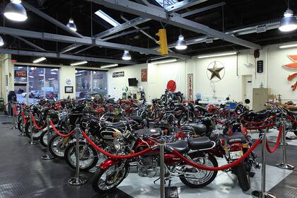 Billy Joel tiene 75 motocicletas de colección y modificadas en su tienda en Nueva York (Web/20thcenturycycles)