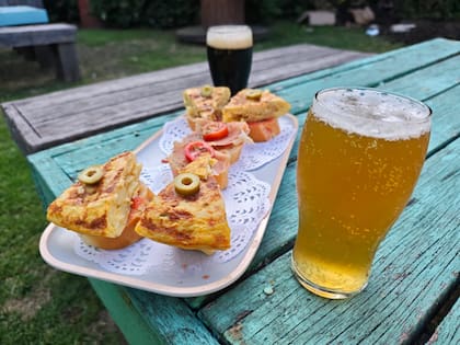 Birra y Skate se transformó en un bar al que la gente se acerca por su cerveza y la singularidad de poder subirse a un skate y patear un rato en la rampa