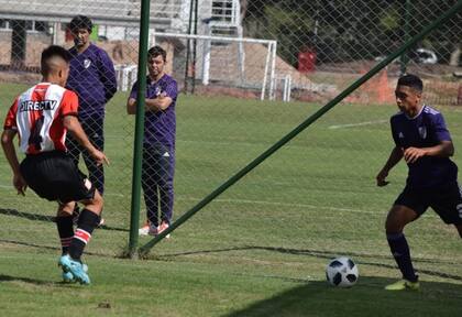 Biscay y Gallardo, siguiendo de cerca un partido de las inferiores: una postal habitual de los últimos años