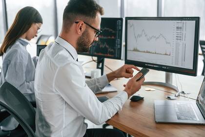 Bitcoin ronda los US$105.000, números que no tocaba desde junio de este año