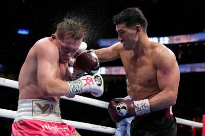 Bivol impacta en Canelo