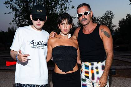 Bizarrap, Nathy Peluso y el dueño de casa, Marcelo Burlon