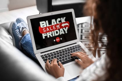 Black Friday es un evento comercial en el que se ofrecen descuentos y promociones