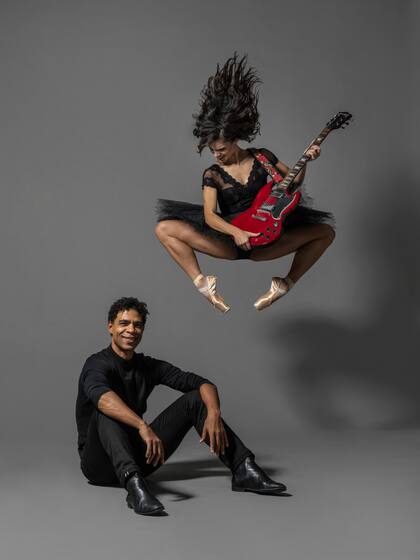 Black Sabbath -The Ballet y su responsable, Carlos Acosta, junto con la bailarina Sofía Liñares