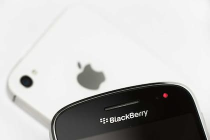 BlackBerry abre su plataforma BBM y lleva los servicios de mensajería al iPhone y a los teléfonos con Android