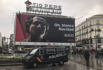 "Blanca Navidad" fue una humorística y polémica alusión a la cocaína en pleno centro de Madrid para promocionar la serie Narcos en 2016