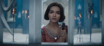 Blanca Nieves, como la mayoría de los grandes “tanques”, se realiza con mucha antelación y es una producción gigantesca que involucra a mucha gente, así que querer buscar un culpable de los resultados del film es más una excusa