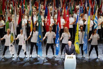 Blatter acompañó su discurso con bailarines y actos musicales