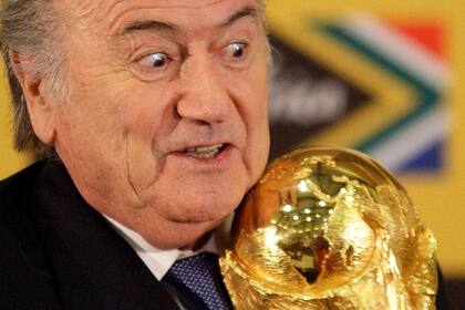 Blatter dio un paso al costado