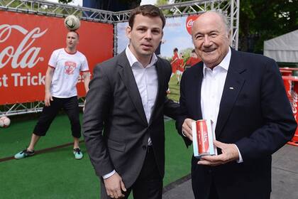 Blatter recibió un duro golpe de las empresas