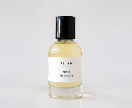 Blind ofrece fragancias artesanales y sin género, elaboradas con esencias de la más alta calidad. Tanto, que su perfume Punto fue premiado en 2022 como "mejor fragancia de autor".
