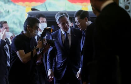 Blinken y Qin se encuentran para la reunión en Diaoyutai (Photo by LEAH MILLIS / POOL / AFP)