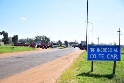 Bloqueo de camioneros en el cruce internacional de Paso de los Libres