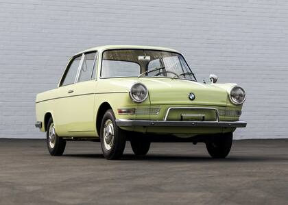 BMW 700