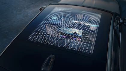 BMW es uno de los fabricantes que parece apostar fuerte a la inclusión de pantallas colosales en los interiores de los autos