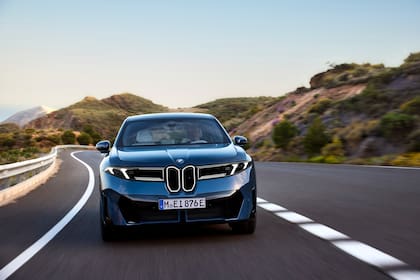 BMW Group oficializó la llegada del nuevo BMW iX3 40