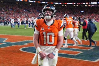Bo Nix se fractura el tobillo derecho en la victoria de los Broncos en los playoffs; será operado