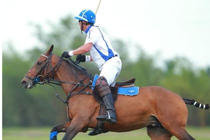 Bob Jornayvaz en acción durante un partido