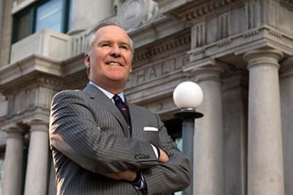 Bob Buckhorn anunció su candidatura para convertirse nuevamente en alcalde de Tampa