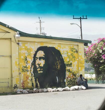 Bob Marley, omnipresente en la capital de Jamaica
