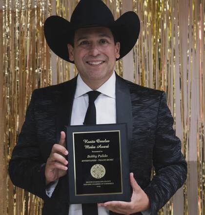 Bobby Pulido recibe reconocimiento musical (Instagram @bobbypulido425)