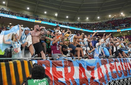 Boca, Belgrano, Chicago, Vélez, Excursionista, son algunos equipos que trajeron fanáticos caracterizados