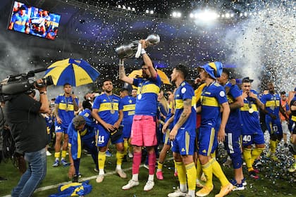 Boca, campeón de la Copa Argentina 2020, debe jugar por la Supercopa Argentina 2020 contra el campeón de la Superliga 19/20; al haber ganado ambas competencias, enfrentará al subcampeón de aquel torneo, que fue River