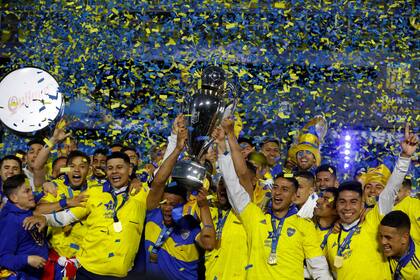 Boca, campeón de la Liga; por este título se ganó el derecho a disputar el Trofeo de Campeones el domingo, y la Supercopa frente a Patronato
