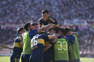 Boca se lo ganó sobre la hora a Estudiantes: tres penales, un expulsado y un final caliente
