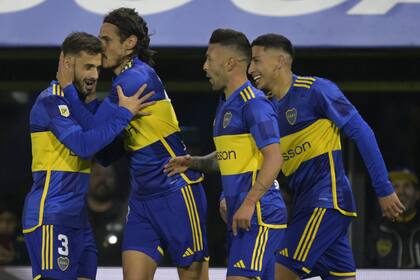 Boca, con un gol de Edinson Cavani, le ganó a Platense 3 a 1 en la Bombonera el viernes por la noche
