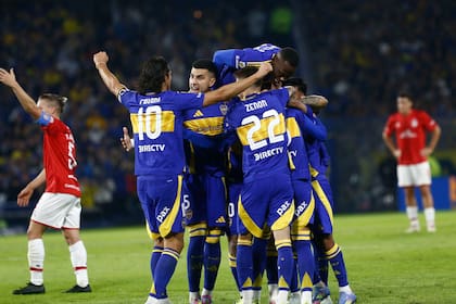 Boca derrotó a Estudiantes como local y se mantiene en lo más alto de la zona A