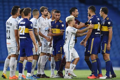 Boca evaluó hacerse testeos por el contacto con los jugadores de Santos contagiados, pero prefirió no hacerlo porque la posibilidad de contagio en un partido de fútbol es muy baja