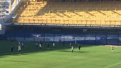 Boca goleó a Huracán en la Bombonera