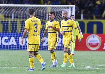 Boca hizo mucho para ganarlo, pero se quedó en el final y casi lo pierde ante Nacional Potosí, en el debut por la Copa Sudamericana; Saracchi, Janson y Benedetto se lamentan