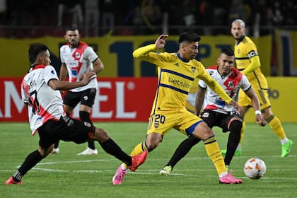 Boca Juniors no pudo pasar del empate 0 a 0 ante Nacional Potosí en la primera fecha