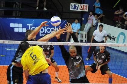 Boca le ganó en un maratónico partido a Bolívar