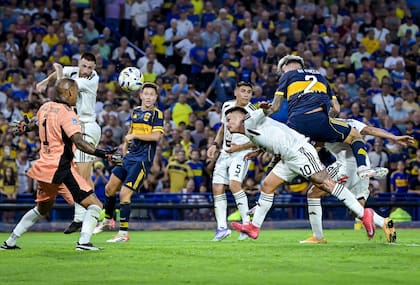 Boca no marca de pelota parada desde el 25 de enero, cuando Lautaro Di Lollo anotó de cabeza frente a Riestra: ya suma 17 partidos sin convertir por esa vía.