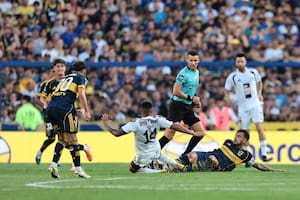 Boca se acercó con un remate de Blanco en el palo y dos tapadas de Arce; Riestra resiste como puede