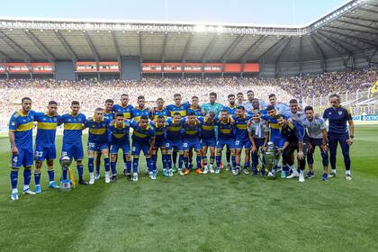 Boca se consagró campeón de la Copa de la Liga y de la Liga profesional en 2022. En esta imagen, el plantel posa antes del partido ante Racing en San Luis